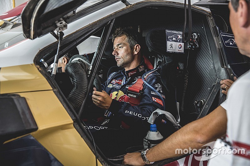 Loeb con Peugeot per tutto il programma Rally Raid