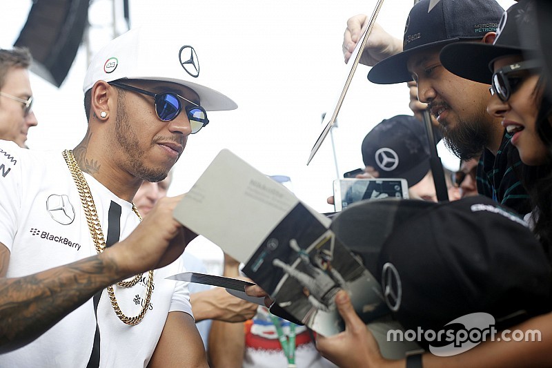 Abu Dhabi, Libere 1: le Mercedes fanno subito il vuoto