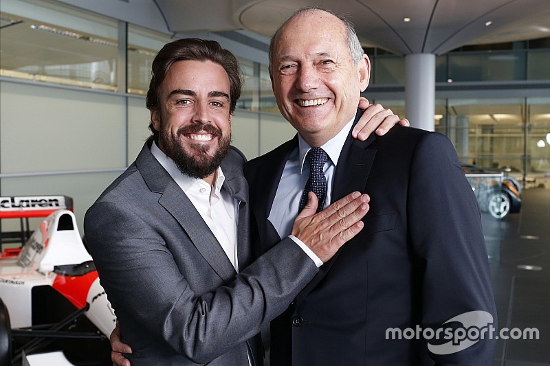 Fernando Alonso verrast: 'Ik race gewoon in 2016'