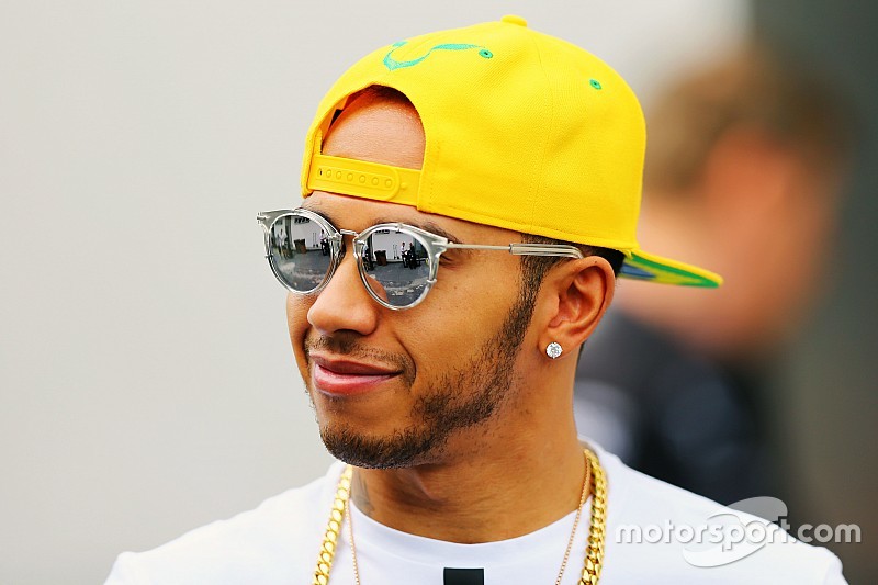 Kritiek op Lewis Hamilton neemt toe