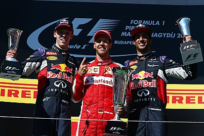 Wie is sneller: Vettel of Kvyat? Ricciardo weet het niet