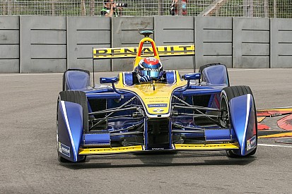 Buemi lidera la primera práctica en Punta del Este
