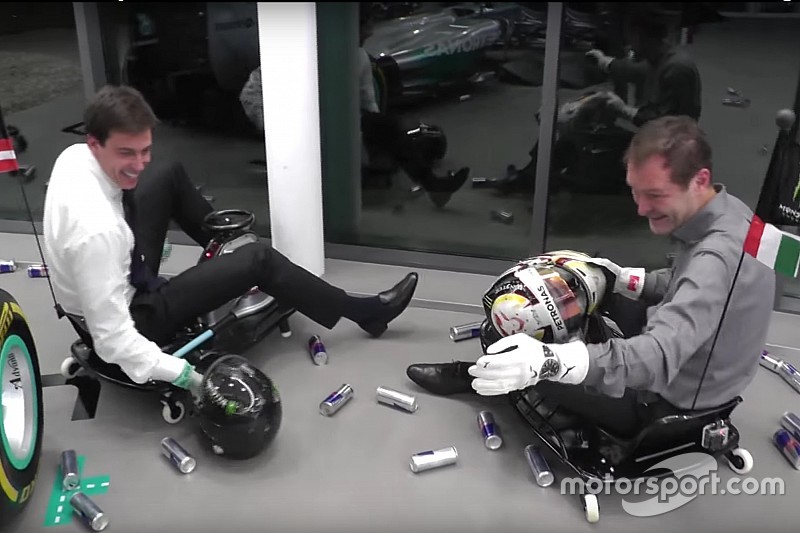 Red Bull/Mercedes - Humour corrosif et Joyeux Noël!