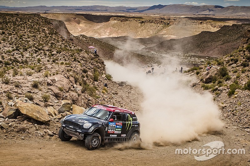 Dakar 2016: Sparco veste sia Peugeot che Mini