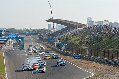 Prins Bernhard van Oranje toont interesse in Circuit Park Zandvoort