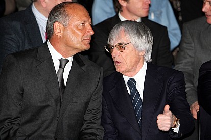 Dennis dice que se debe buscar a fuera de la F1 para el sucesor de Ecclestone
