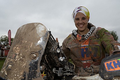 Dakar, Laia Sanz eroina: si ferma per soccorrere Renet