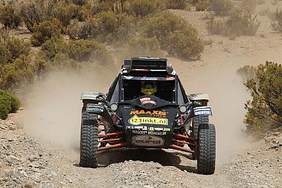 Tim Coronel haalt de finish: "Yes! We did it! Wow, wat een lekker gevoel"