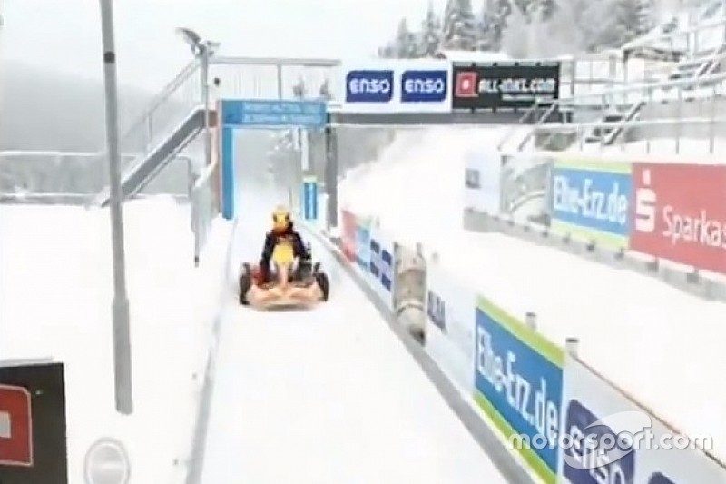 VÍDEO: Kart invade pista de bobsled