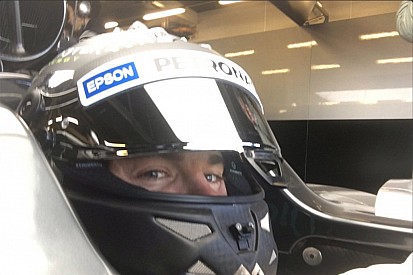 Video: A bordo del nuevo Mercedes W07 en Silverstone