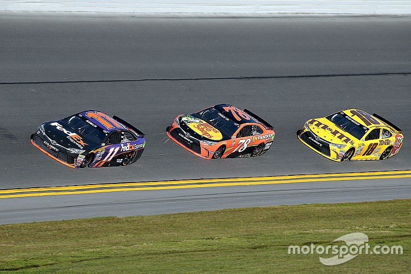 Daytona 500: trionfo al photofinish per Denny Hamlin