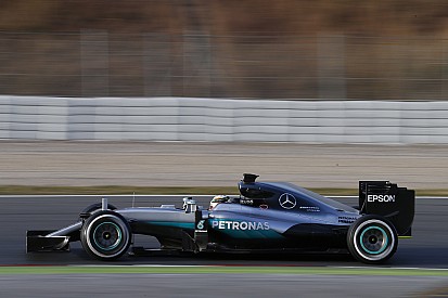 Hamilton: "I nuovi regolamenti non mi convincono, i piloti andrebbero coinvolti di più"
