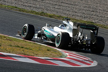 Rosberg meteen snel op zachte banden, productieve Verstappen