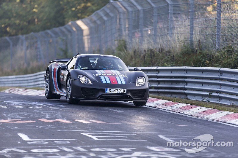 Video: Porsche 918 Spyder scheurt op topsnelheid over de Autobahn