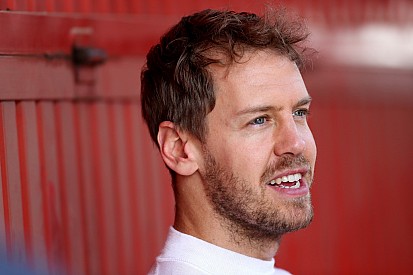 Vettel escribe a la afición: "Estamos en el camino correcto. Queremos hacerlo bien"