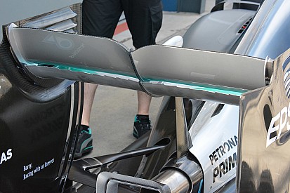 La Mercedes promuove l'ala posteriore con la seghettatura