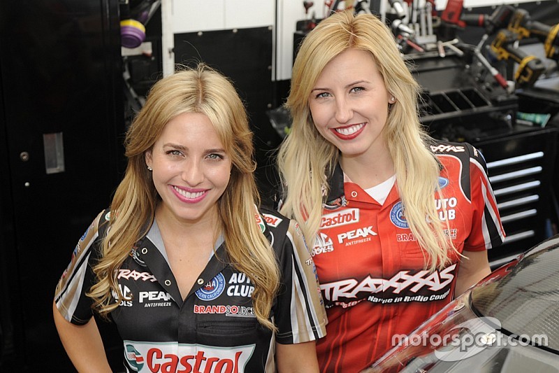 Fotostrecke: Die schnellsten Ladys im Motorsport