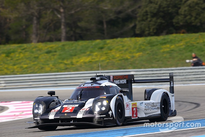 Porsche se mantiene en el primer sitio en la práctica nocturna