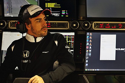 Alonso intentó correr pese a la prohibición de los médicos