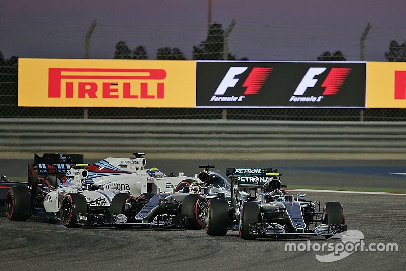 Mercedes busca una solución a sus malas salidas