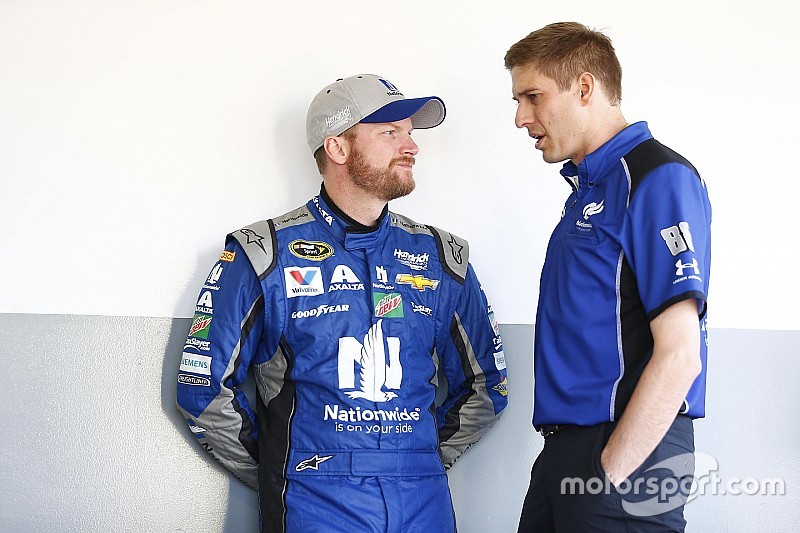 Earnhardt dice que se necesita mejorar la comunicación al interior