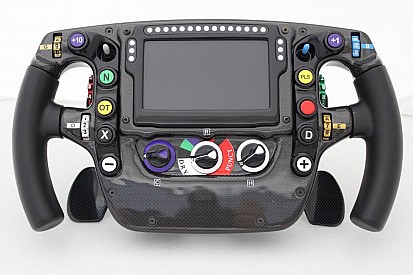 Análisis técnico F1: El volante de McLaren