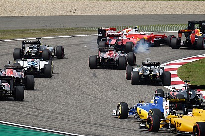 Clima esquenta entre Vettel e Kvyat antes do pódio