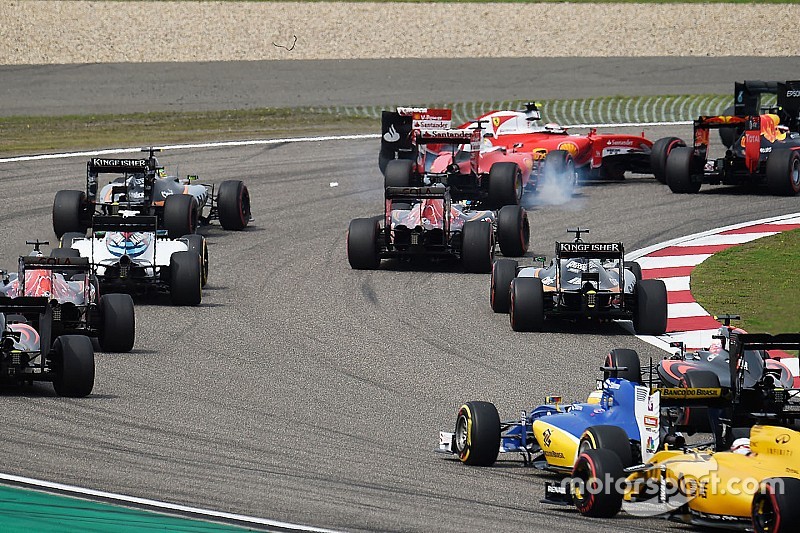 Vettel en Kvyat verschillen van mening over startincident