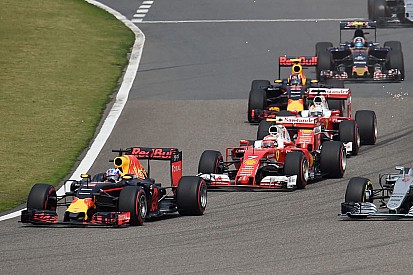 Horner na podium in China: “We zitten Ferrari op de hielen”