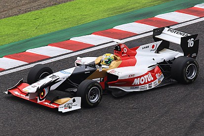 Yamamoto wint seizoensopener, Vandoorne op podium