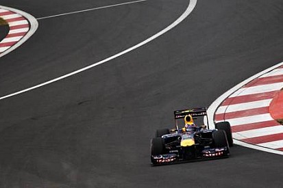 Webber ilk virajdaki hatasına yanıyor