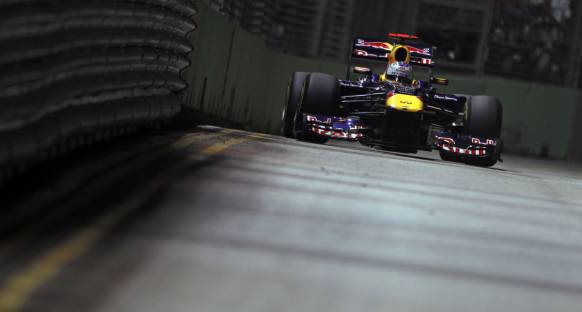 Pole pozisyonu Singapur'da da Vettel'in
