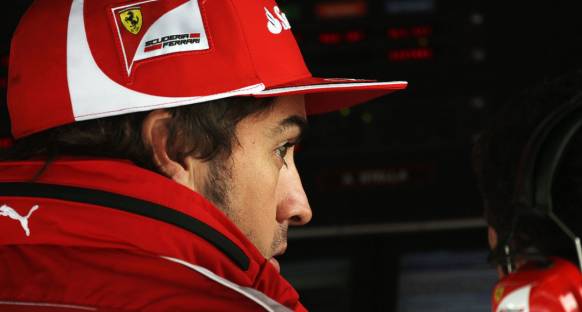 Alonso: Ferrari daha fazla risk almalı