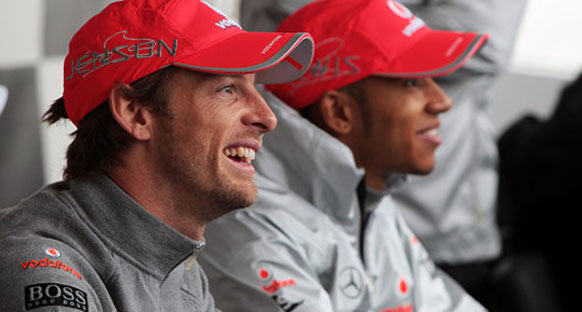 Button ve Hamilton araçtan memnun
