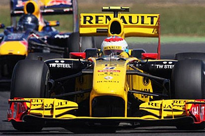 Boullier: 'Petrov 2011'i garantilemede kesinlikle doğru yolda'