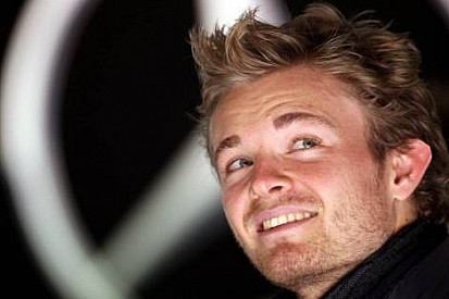 Rosberg: 'Mercedes 2010 sezonunu kapatmamalı'