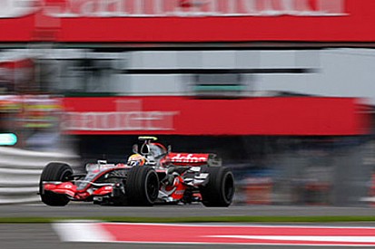 Lewis Hamilton'la Silverstone'da bir tur
