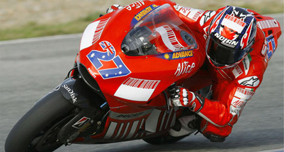 MotoGP İngiltere - Stoner pol pozisyonunda