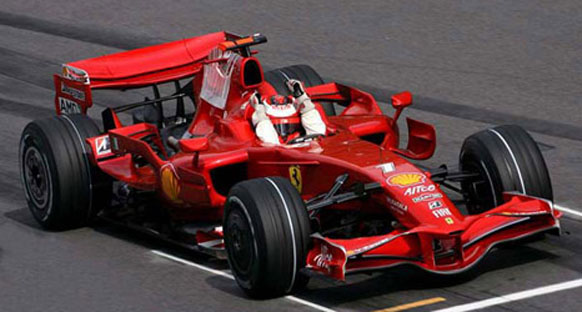 Raikkonen Sepang'da mücadeleye geri döndü