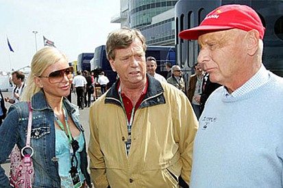 Lauda Ferrari pilotlarını suçladı