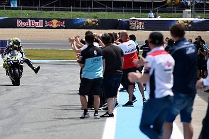 Rossi: Formula 1'de nasıl deniyordu? 'Hat-trick'?
