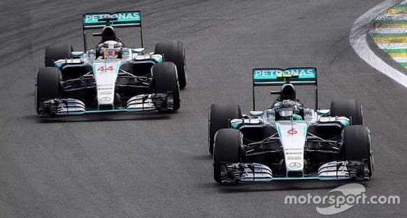 Mercedes pilotlarına 2016’da yarışmaları için daha fazla özgürlük tanıyacak