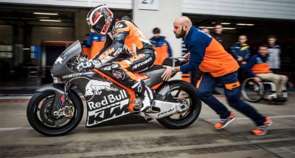 KTM test sürücülerine iki kişi daha ekledi