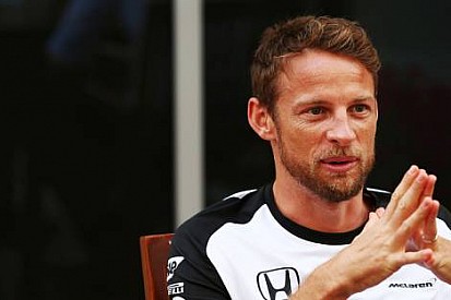 Jenson Button Honda'nın Ferrari'yi örnek almasını umuyor