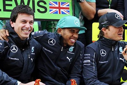 Wolff 'Gerekirse çekinmeden pilotlarımızı değiştiririz'