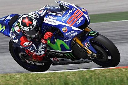 Motegi'de Yamaha savaşı, Lorenzo ilk sırada