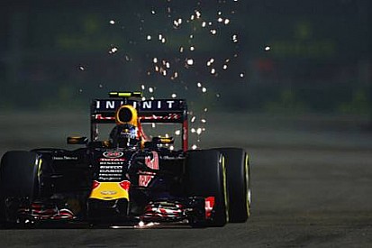 Singapur'da ikinci seansın sürpriz lideri Kvyat