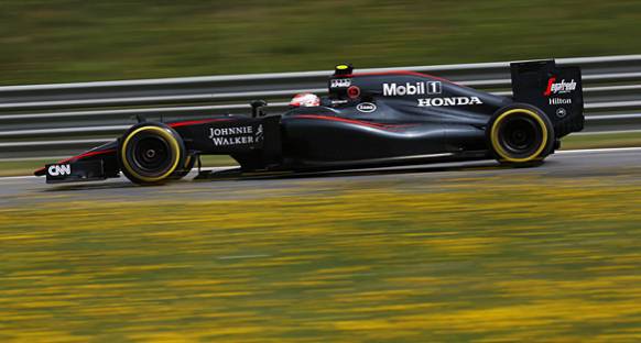 McLaren iki araçta birden parça değişikliğine gitti