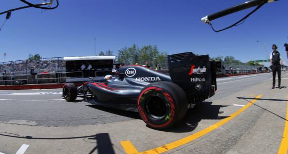 Boullier: McLaren her noktada gelişmeli
