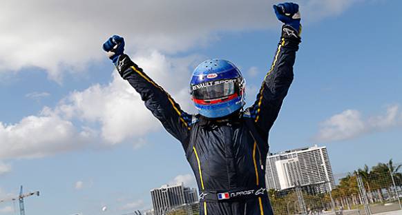 Prost, olaylı Miami e-prix'ini kazandı